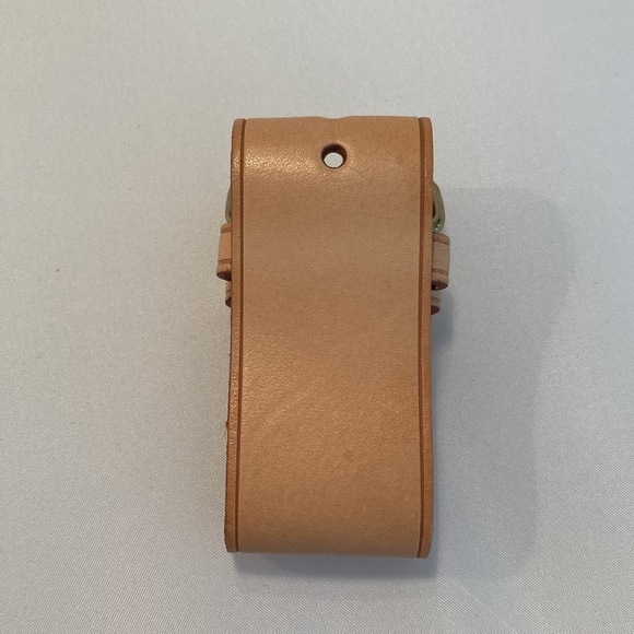 LOUIS Vuitton Handle Keeper - Picture 2 of 9